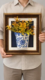 Sarı Yapraklı Duvar Panosu 32 x 36 cm Mavi Beyaz Saksı Detaylı Kahverengi Altın Çerçeveli - Görsel 3