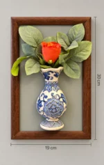 Kırmızı Güllü Duvar Panosu 19 x 30 cm Kahverengi Çerçeveli Mavi Beyaz Vazo Detaylı - Görsel 2