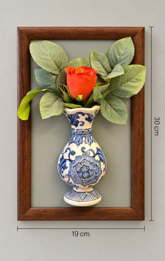 Kırmızı Güllü Duvar Panosu 19 x 30 cm Kahverengi Çerçeveli Mavi Beyaz Vazo Detaylı - Görsel 2