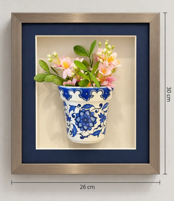 Pembe Çiçekli Duvar Panosu 26 x 30 cm Mavi Beyaz Desenli Saksı Detaylı Çerçeveli Duvar Süsü - Görsel 3